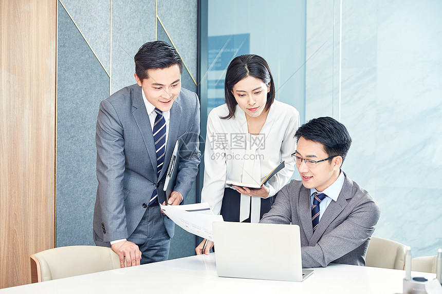 追光逐日，打造产业发展新引擎